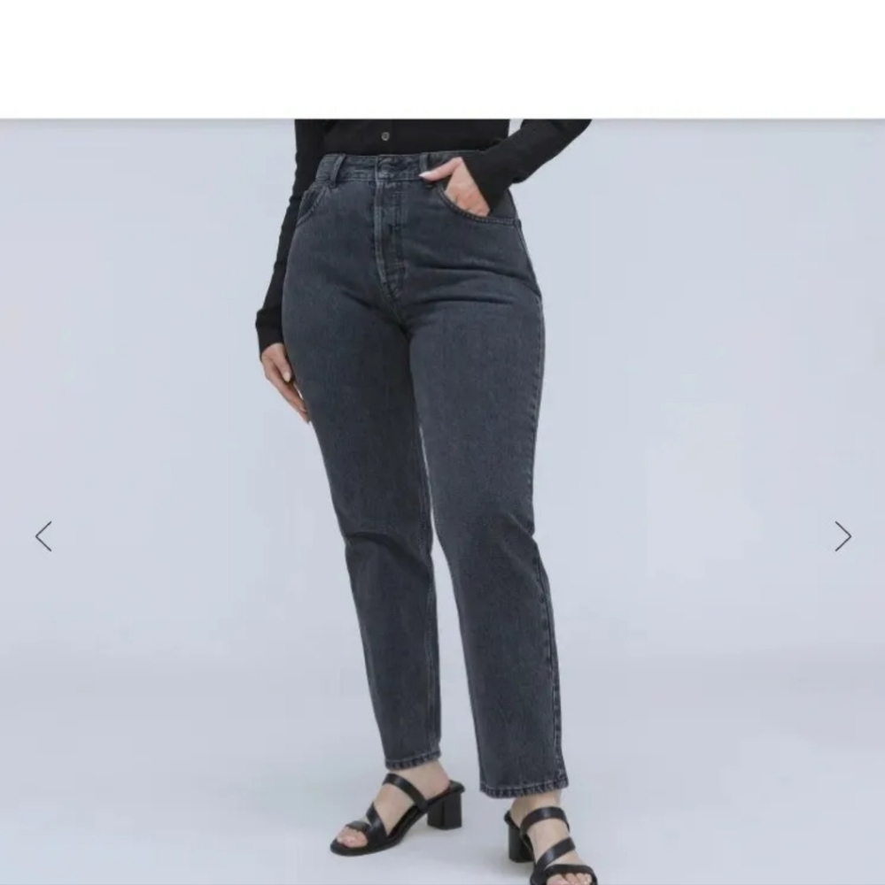 Everlane Women’s Straight Leg Jeans in Washed Black